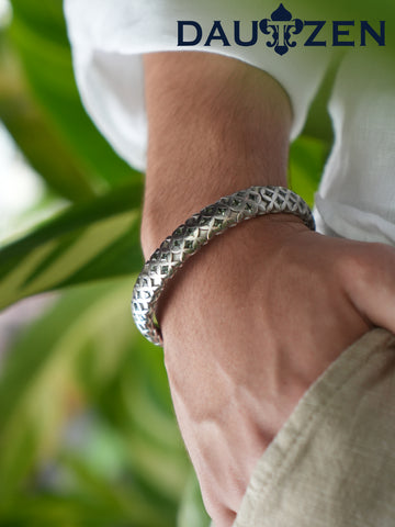 silver bracelet tetrafoil with gems